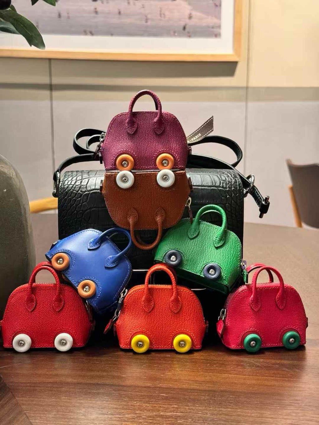 Luxury handcrafted，Cute keychains and backpack charms made of genuine leather. 钥匙、背包手工真皮挂件