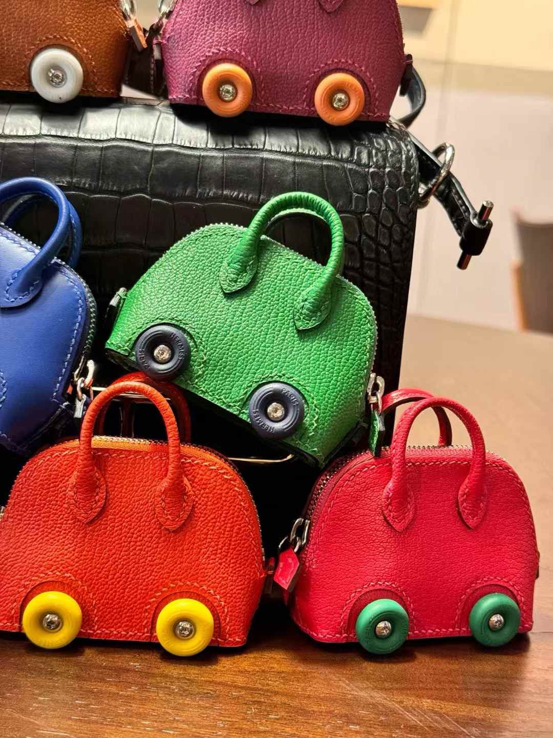 Luxury handcrafted，Cute keychains and backpack charms made of genuine leather. 钥匙、背包手工真皮挂件