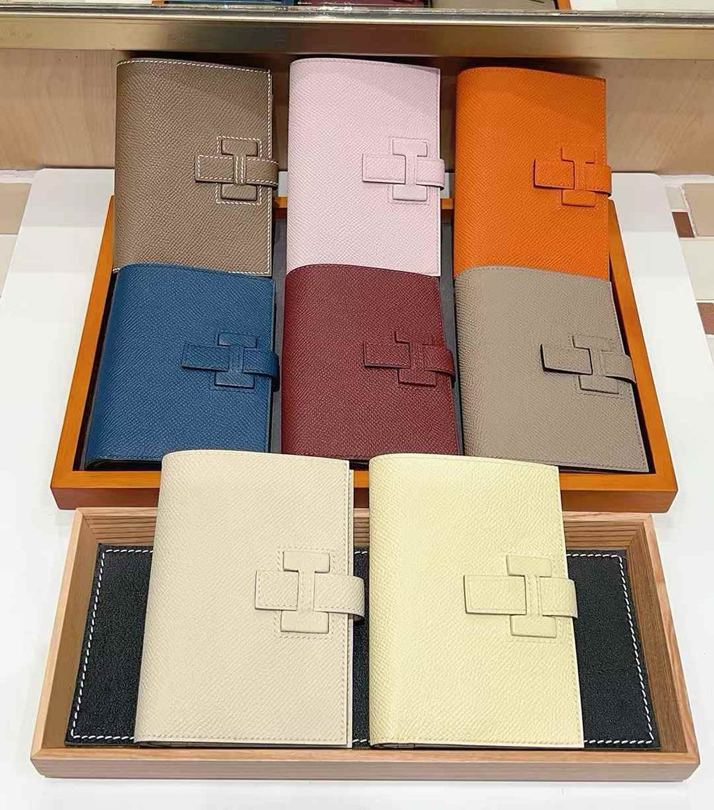 Luxury handcrafted.Cute Wallet, card holder, leather purse ，made of genuine leather 钱包卡包皮夹