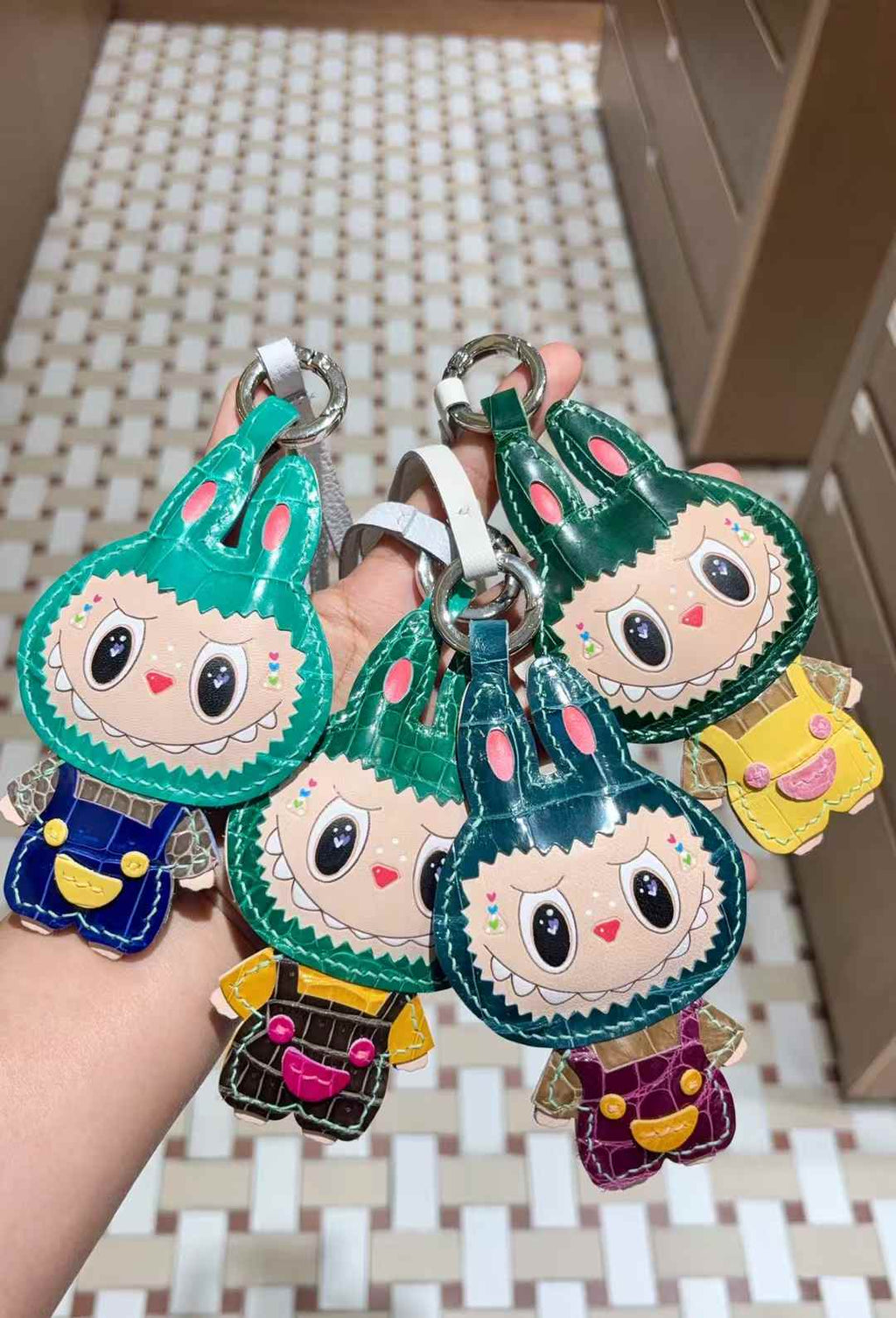 Luxury handcrafted，Cute keychains and backpack charms made. of genuine leather 钥匙、背包手工真皮挂件.