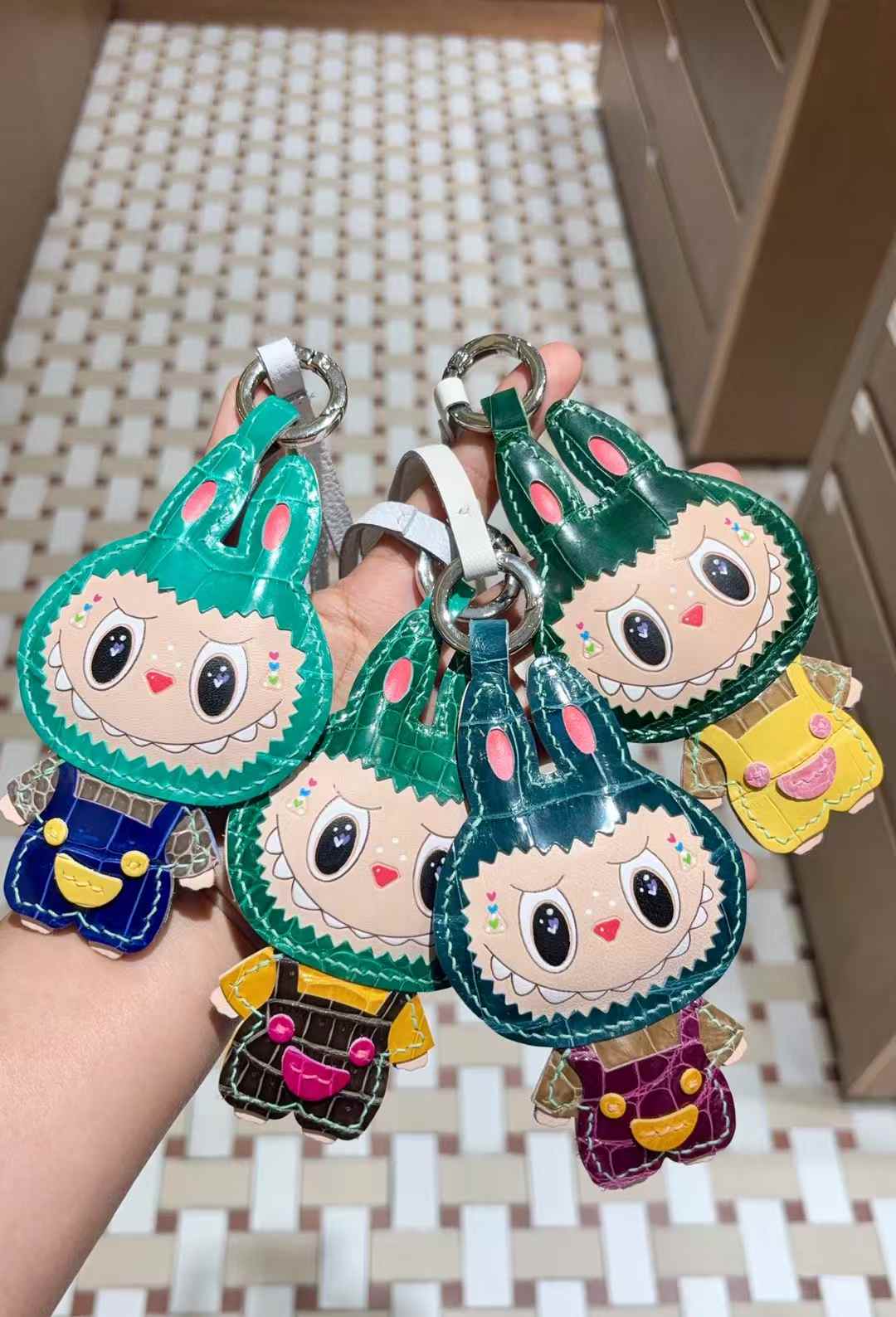 Luxury handcrafted，Cute keychains and backpack charms made. of genuine leather 钥匙、背包手工真皮挂件.