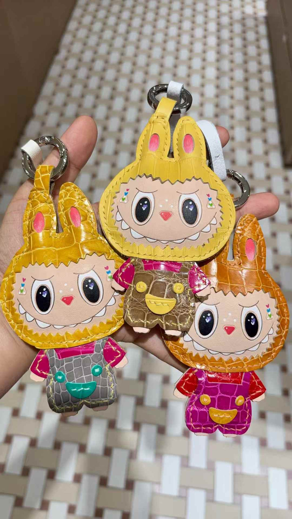 Luxury handcrafted，Cute keychains and backpack charms made. of genuine leather 钥匙、背包手工真皮挂件.