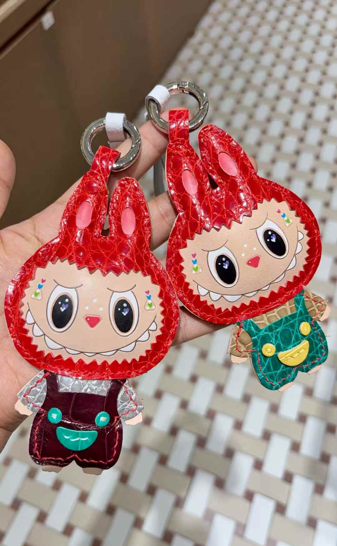 Luxury handcrafted，Cute keychains and backpack charms made. of genuine leather 钥匙、背包手工真皮挂件.