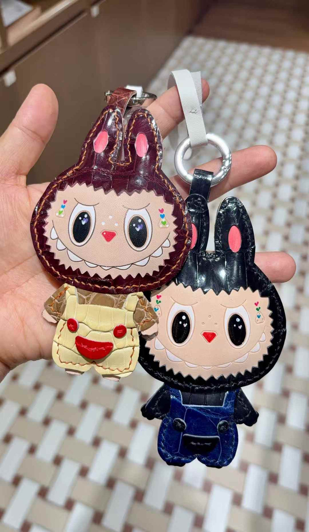Luxury handcrafted，Cute keychains and backpack charms made. of genuine leather 钥匙、背包手工真皮挂件.
