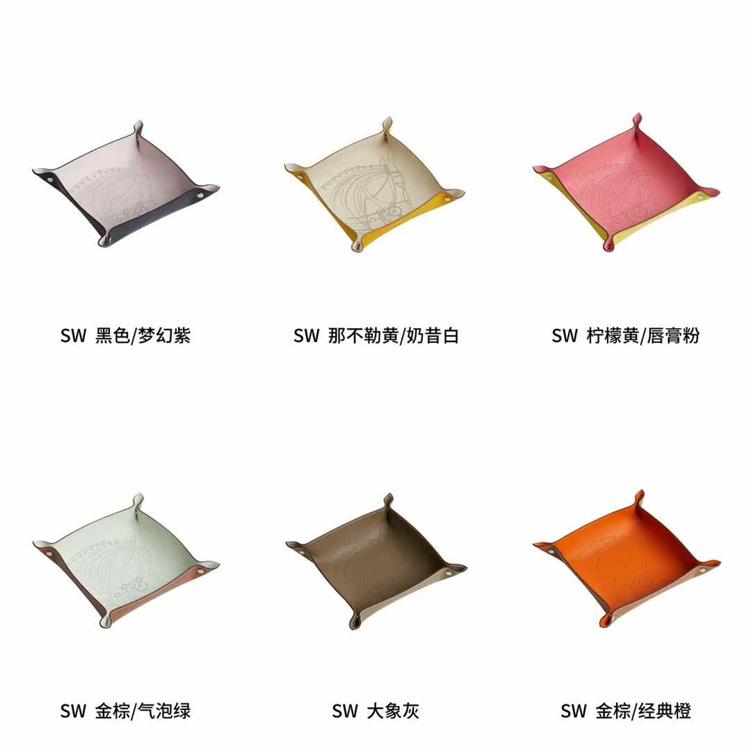 Luxury handcrafted,..Cute keychains and backpack charms made of genuine leather 钥匙、背包手工真皮挂件