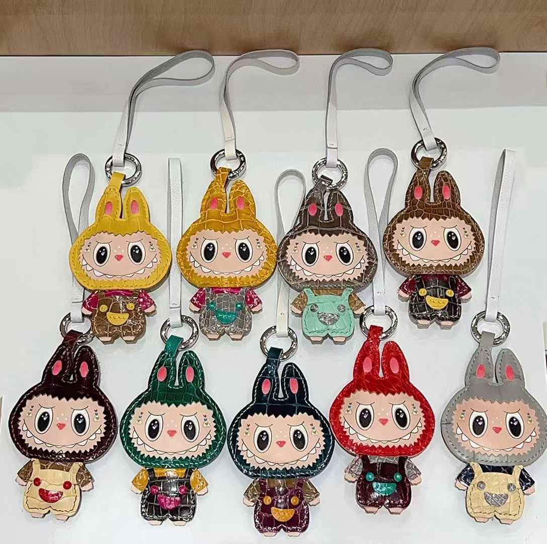 Luxury handcrafted，Cute keychains and backpack charms made. of genuine leather 钥匙、背包手工真皮挂件.