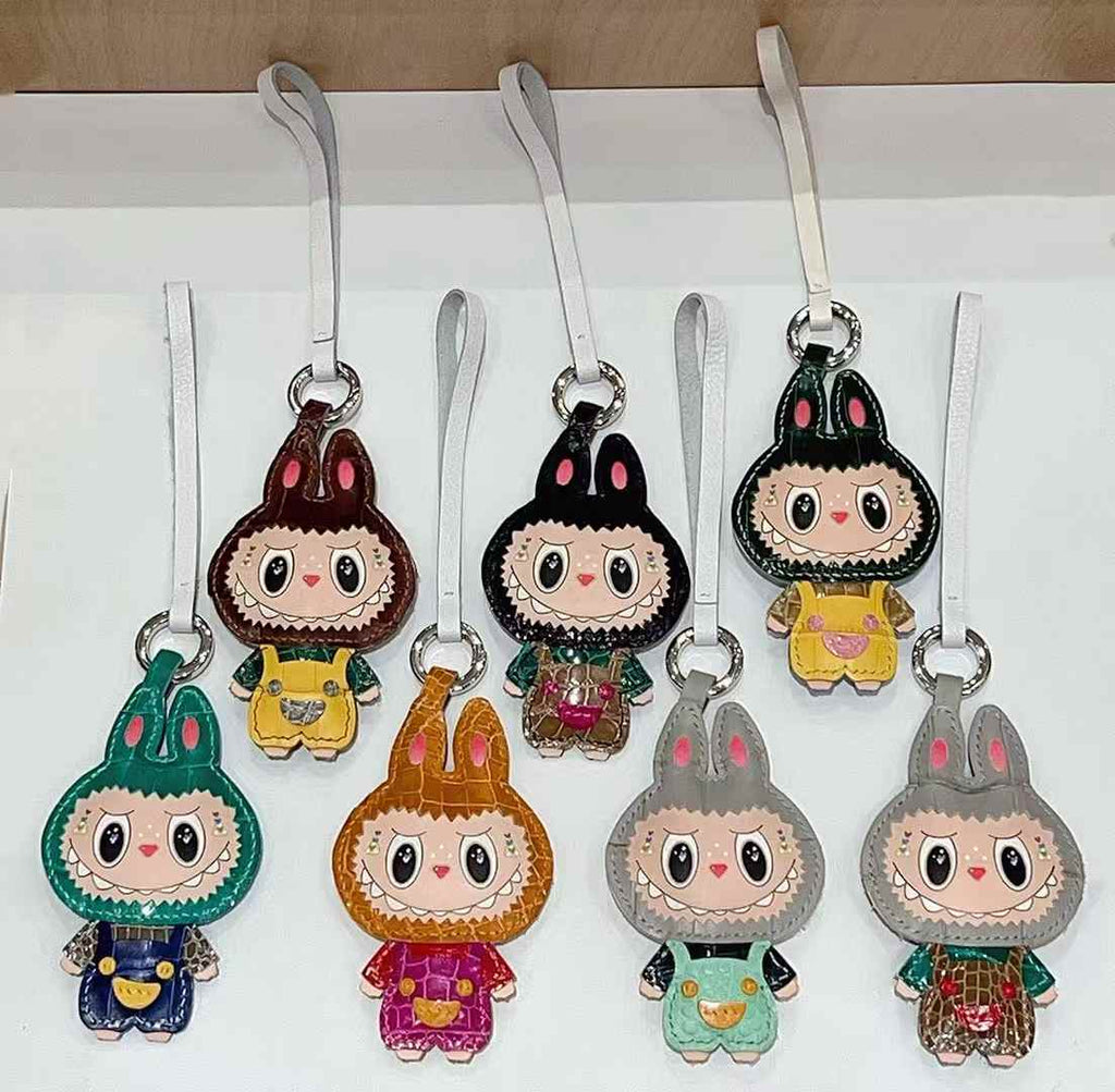 Luxury handcrafted，Cute keychains and backpack charms made. of genuine leather 钥匙、背包手工真皮挂件.