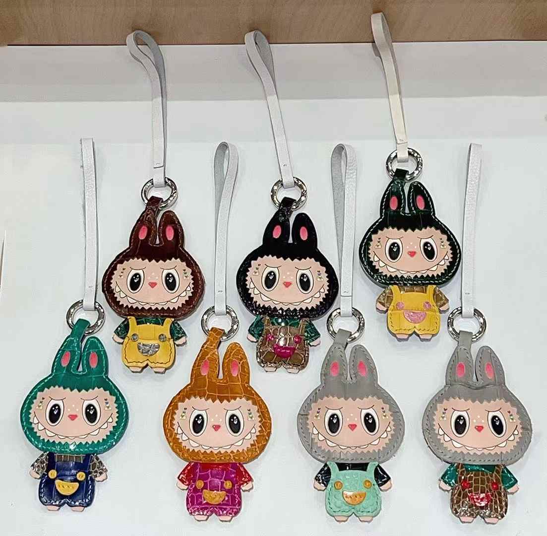 Luxury handcrafted，Cute keychains and backpack charms made. of genuine leather 钥匙、背包手工真皮挂件.