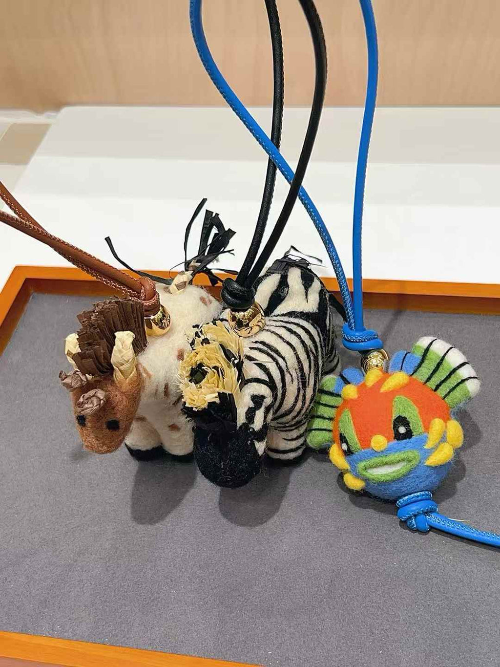 Luxury handcrafted.Cute keychains and backpack, charms made of genuine leather 钥匙、背包手工真皮挂件..（副本）