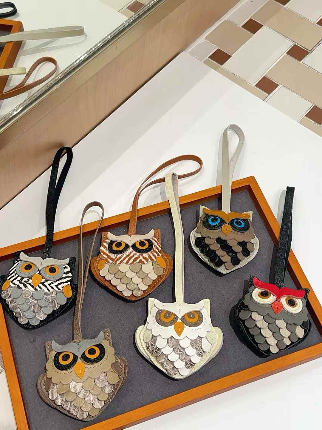 Luxury handcrafted，Cute keychains and backpack charms made. of genuine leather 钥匙、背包手工真皮挂件