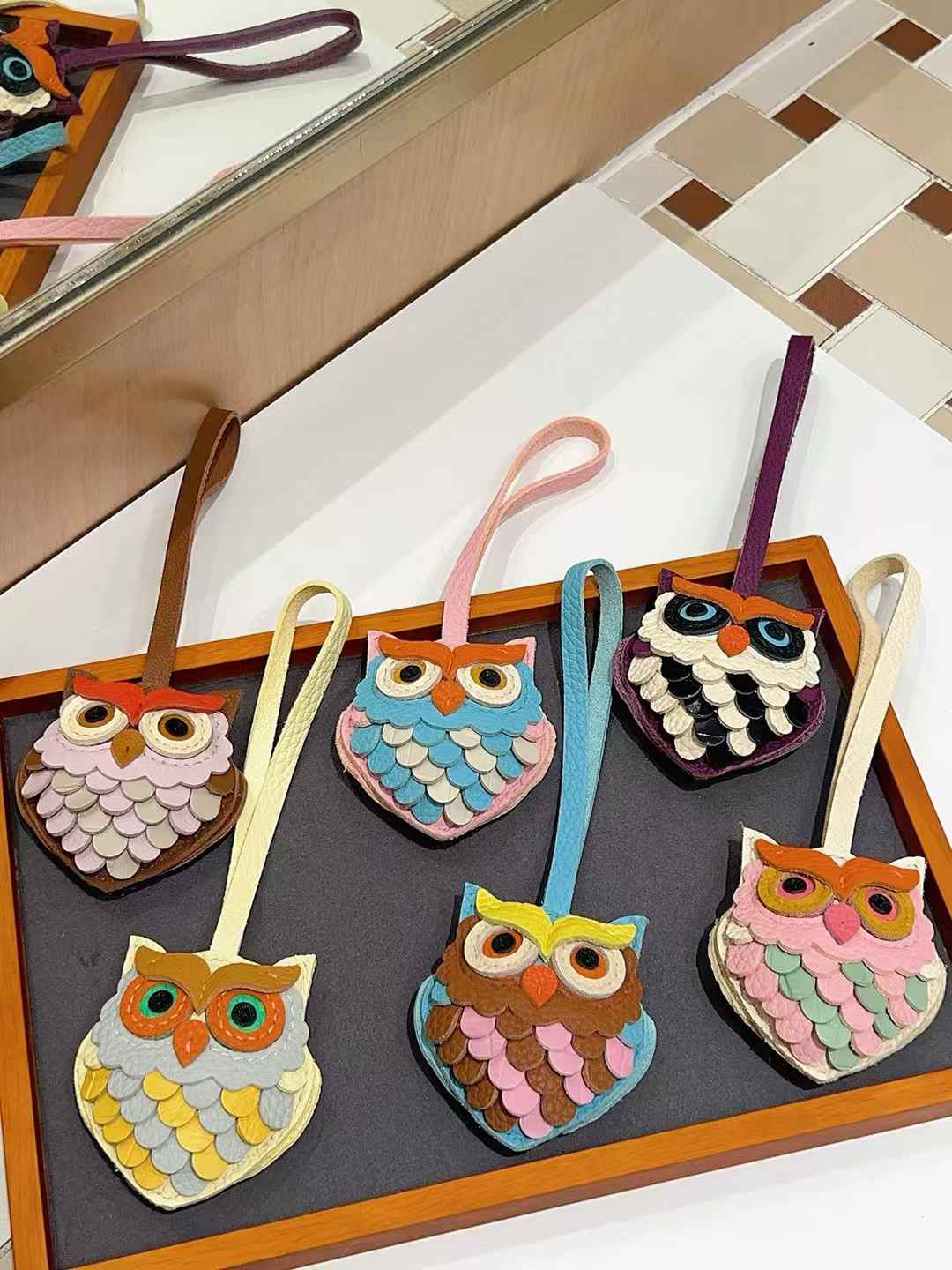 Luxury handcrafted，Cute keychains and backpack charms made. of genuine leather 钥匙、背包手工真皮挂件.