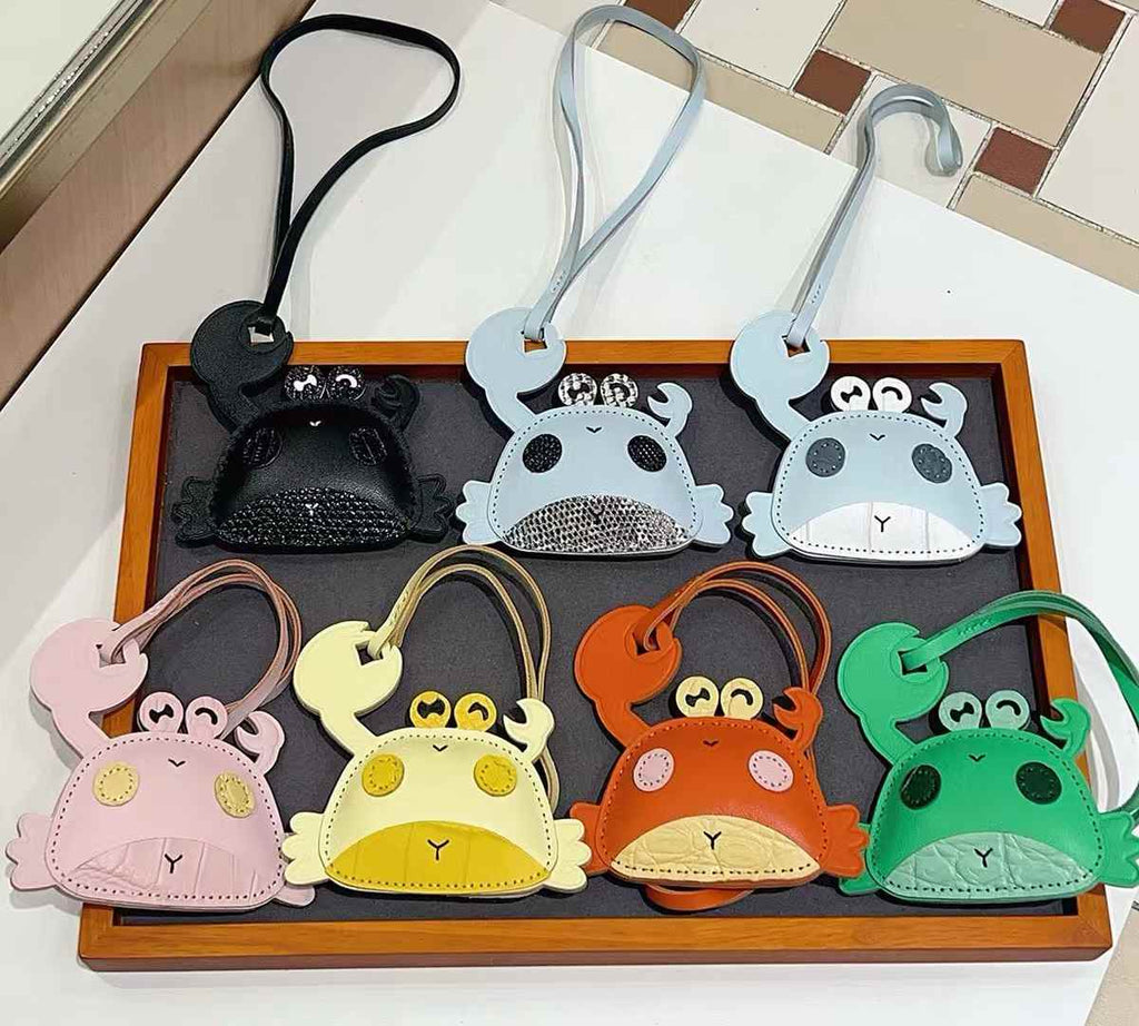 Luxury handcrafted，Cute keychains and backpack charms made. of genuine leather 钥匙、背包手工真皮挂件.