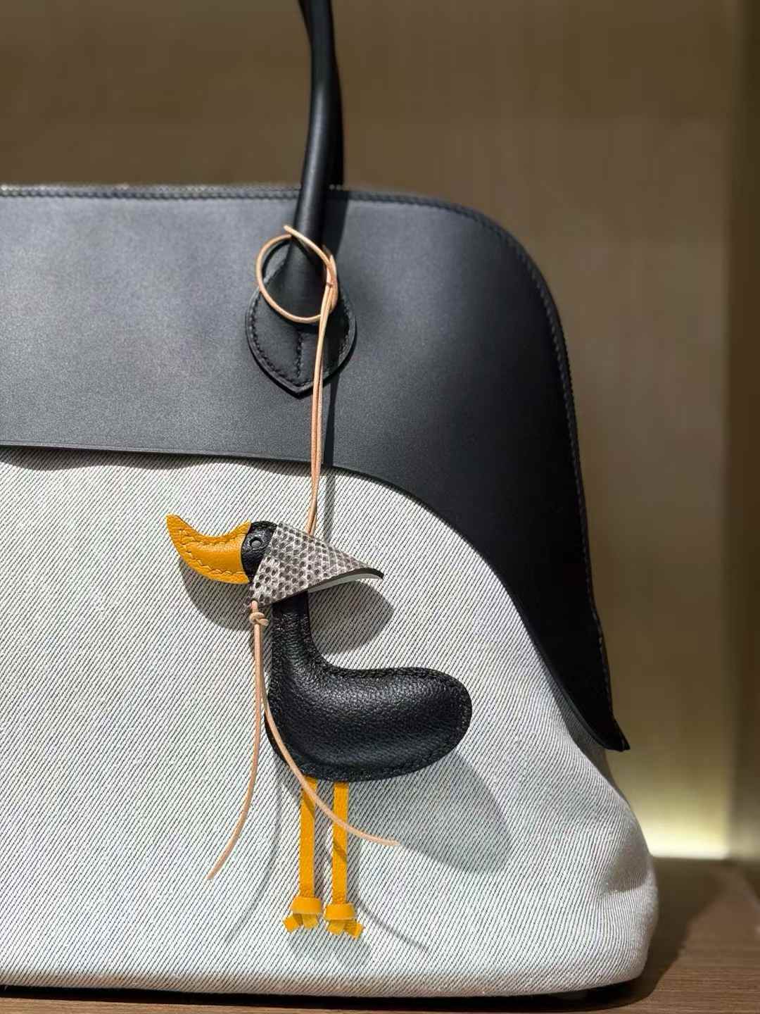 Luxury handcrafted，Cute keychains and backpack charms made.,of genuine leather 钥匙、背包手工真皮挂件.（副本）