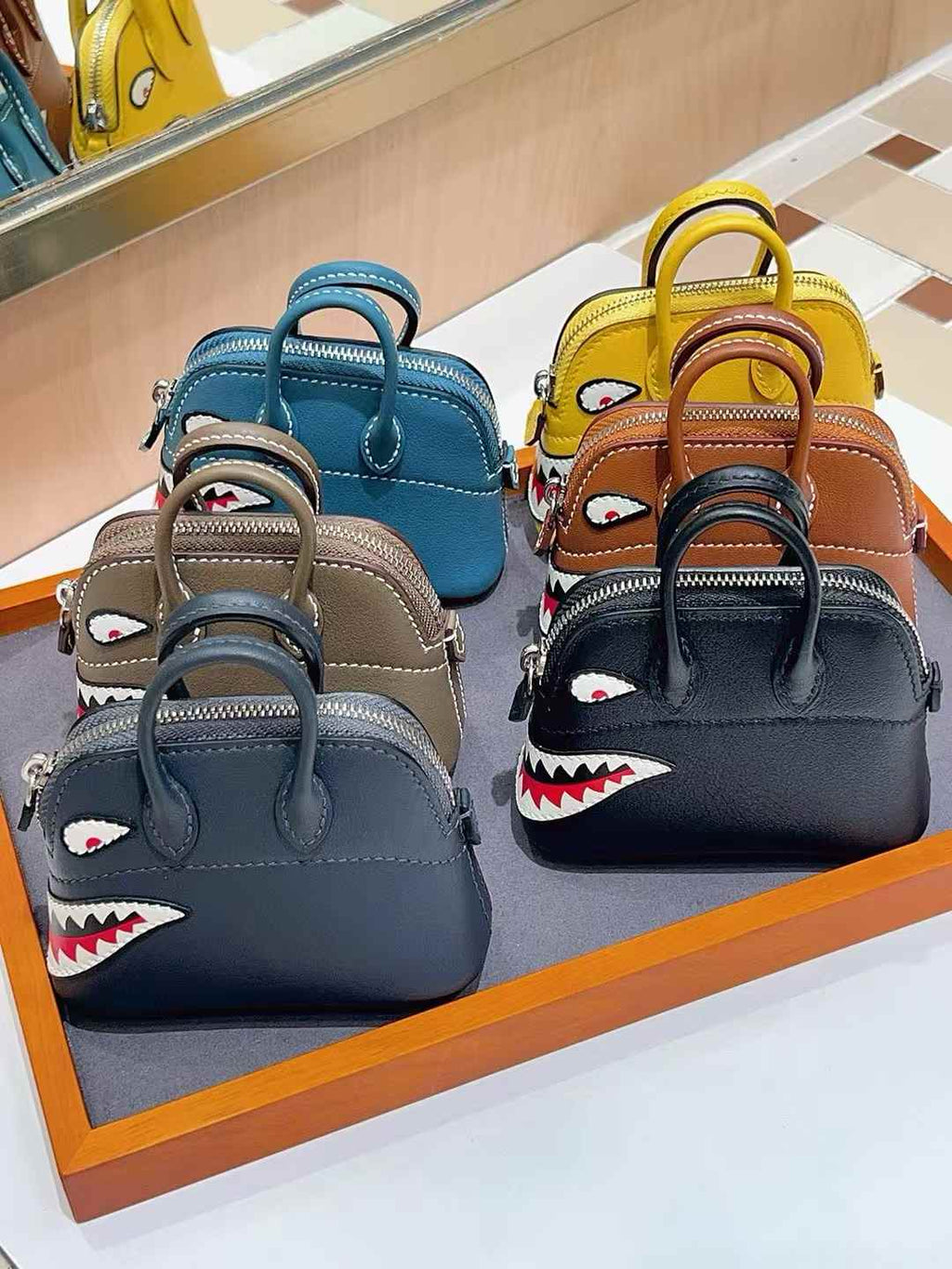 Luxury handcrafted,.Cute keychains and backpack charms made of genuine leather 钥匙、背包手工真皮挂件（副本）