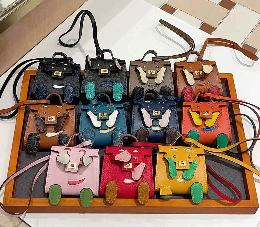 Luxury handcrafted,.Cute keychains and backpack charms made of genuine leather 钥匙、背包手工真皮挂件（副本）