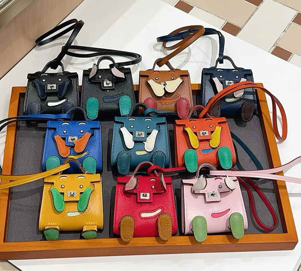 Luxury handcrafted,.Cute keychains and backpack charms made of genuine leather 钥匙、背包手工真皮挂件（副本）