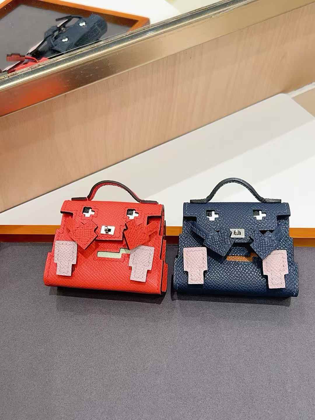 Luxury handcrafted，Cute keychains and backpack charms made of genuine leather 钥匙、背包手工真皮挂件（副本）