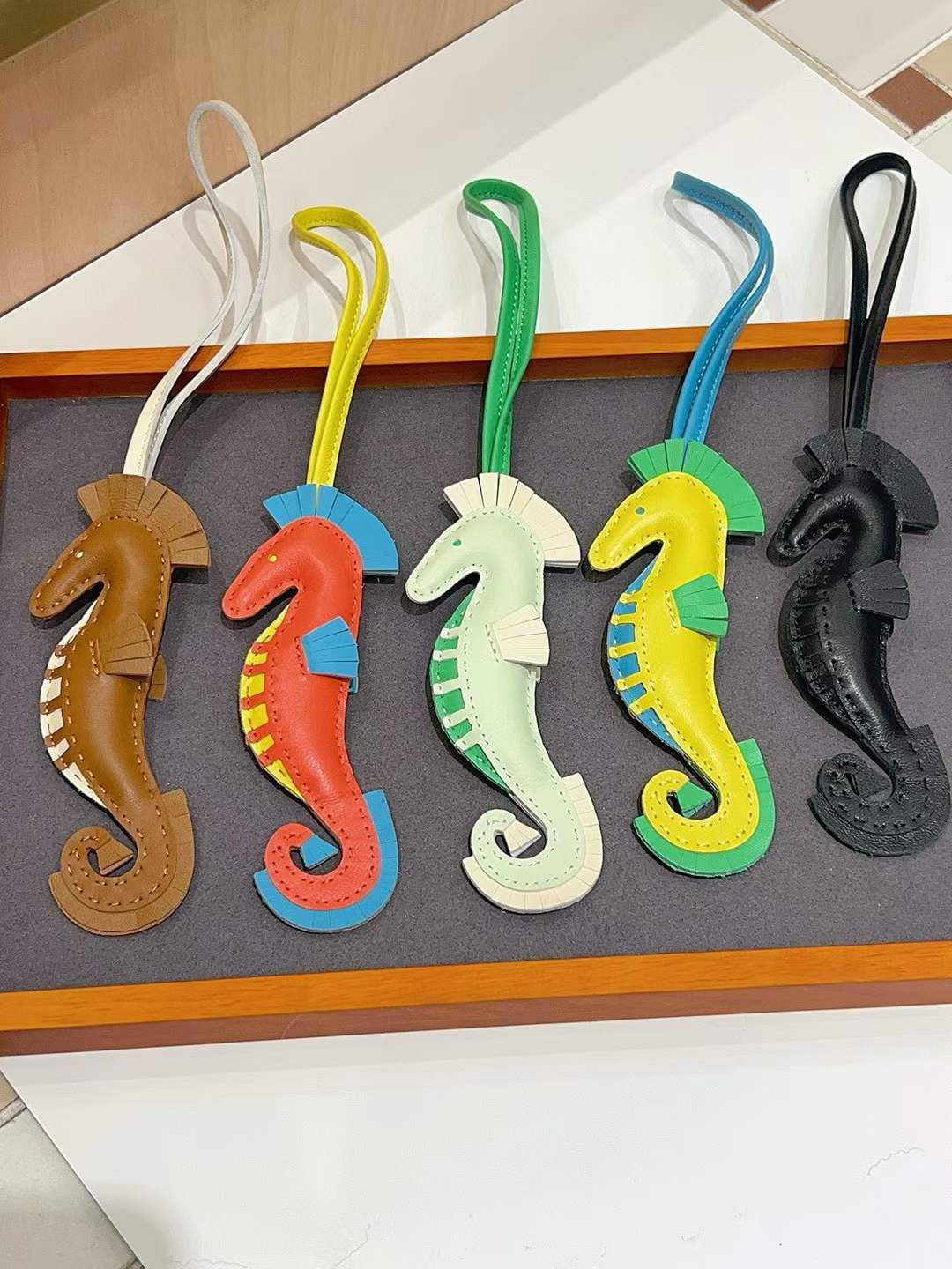 Luxury handcrafted，Cute keychains and backpack charms made of genuine leather 钥匙、背包手工真皮挂件）