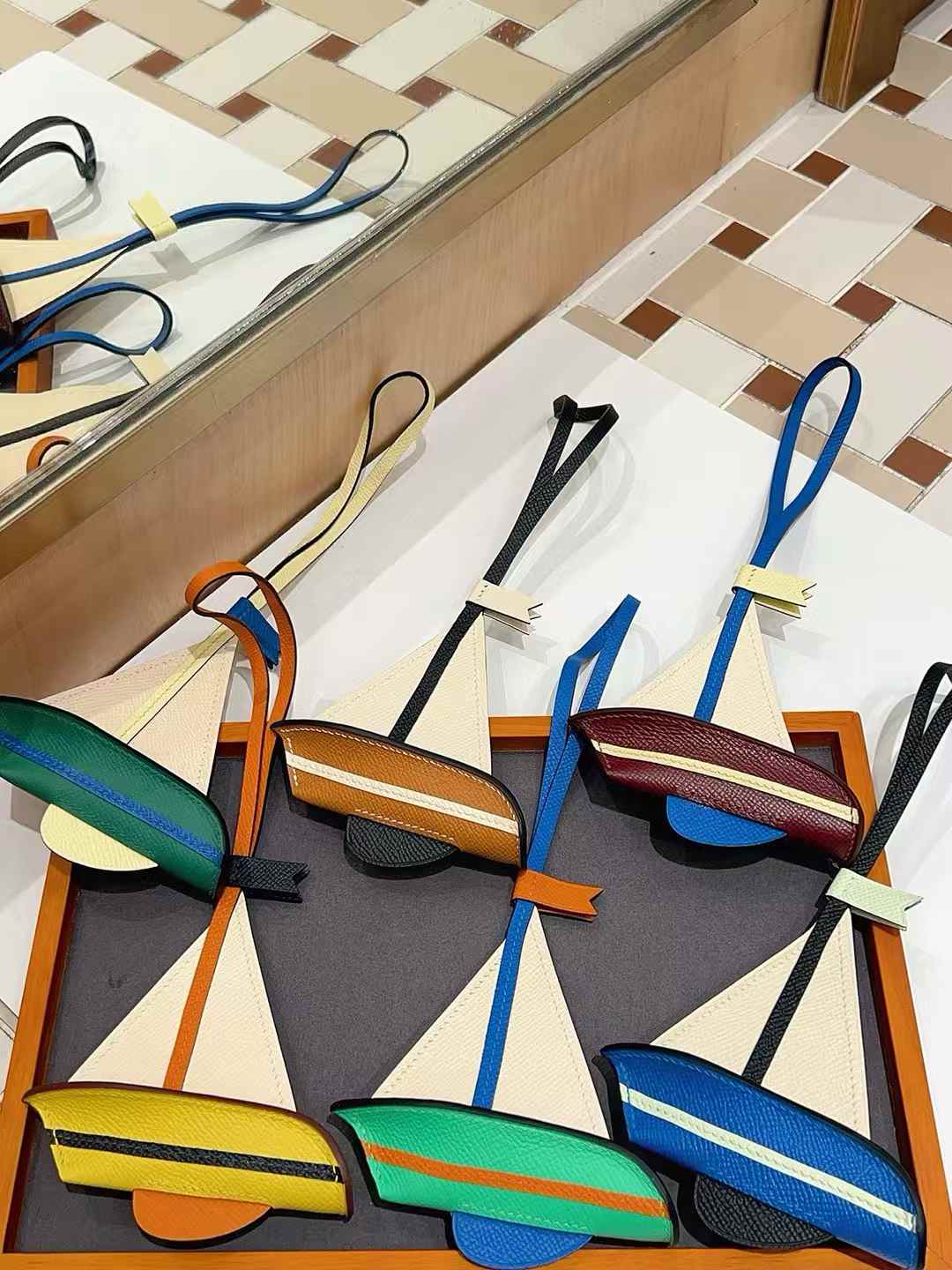 Luxury handcrafted，Cute keychains and backpack charms made.,.,of genuine leather 钥匙、背包手工真皮挂件