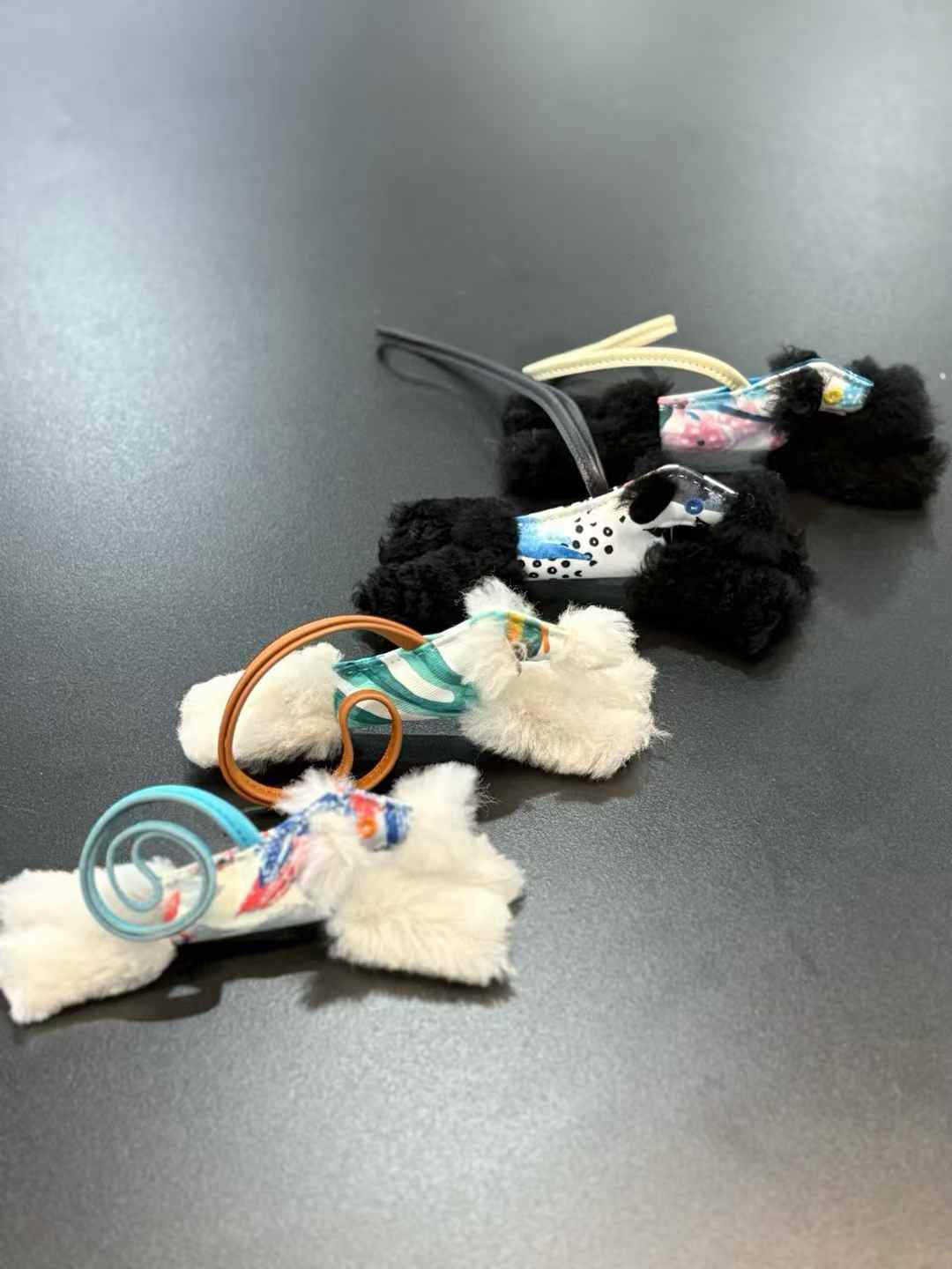 Luxury handcrafted，Cute keychains and backpack charms made.,of genuine leather 钥匙、背包手工真皮挂件