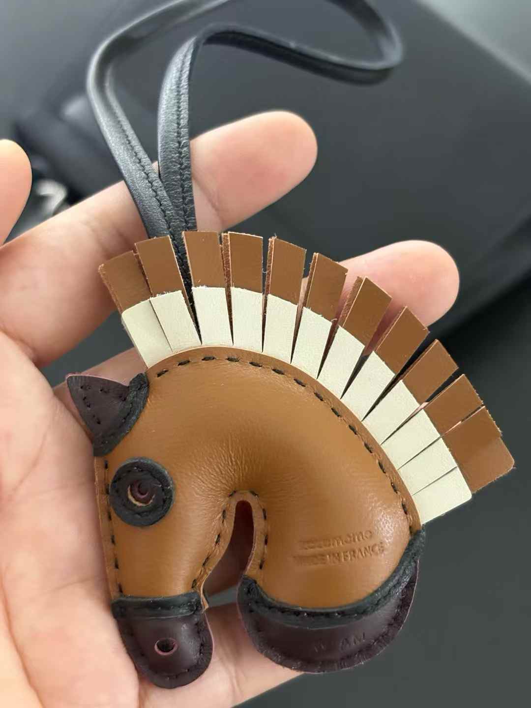 Luxury handcrafted .Cute keychains and backpack charms made of genuine leather 钥匙、背包手工真皮挂件，