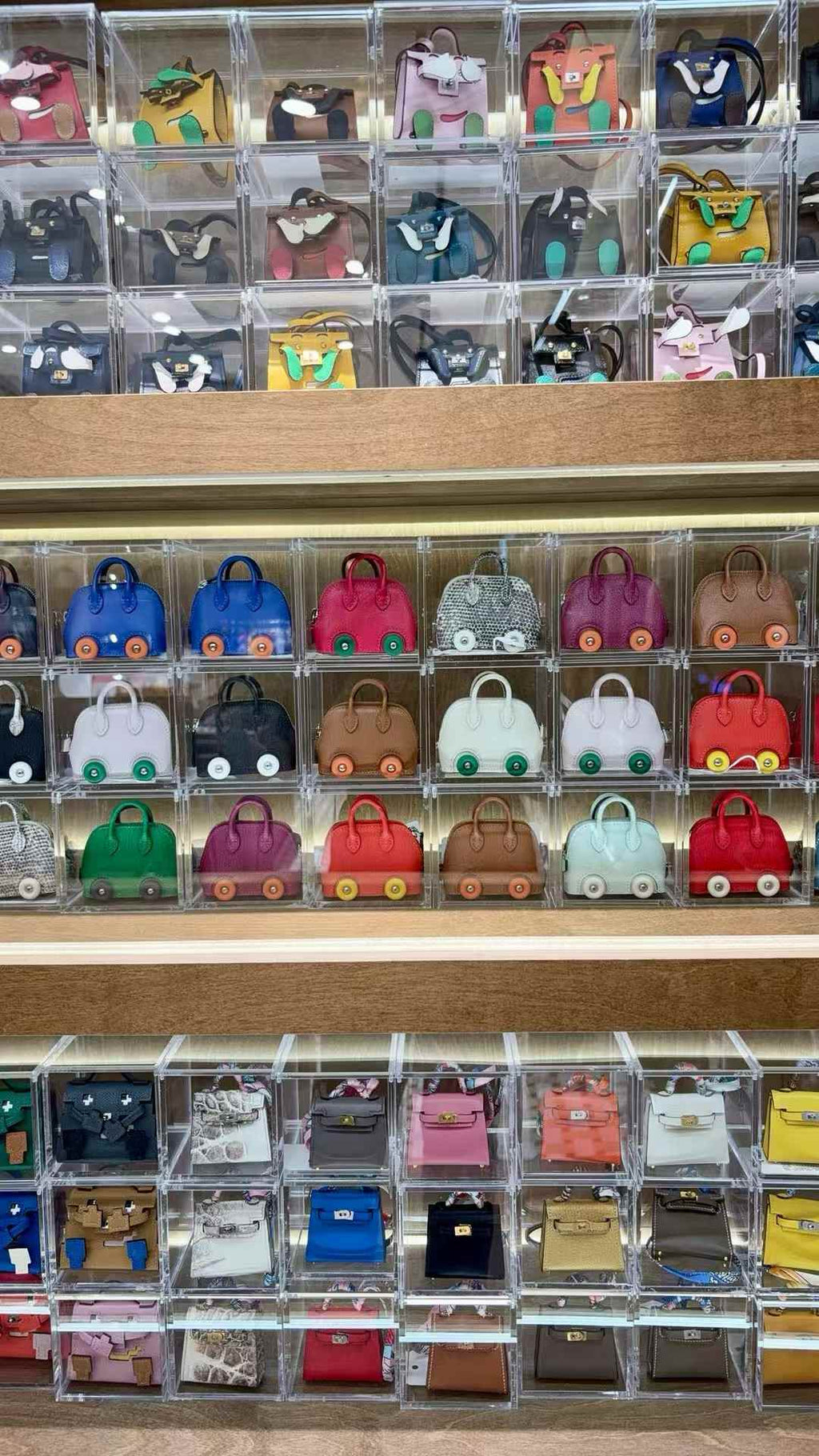 Luxury handcrafted，Cute keychains and backpack charms made of genuine leather. 钥匙、背包手工真皮挂件