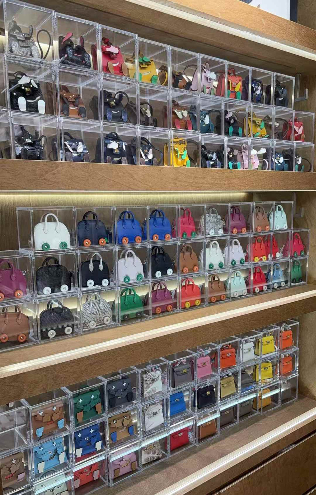 Luxury handcrafted,.Cute keychains and backpack charms made of genuine leather 钥匙、背包手工真皮挂件（副本）