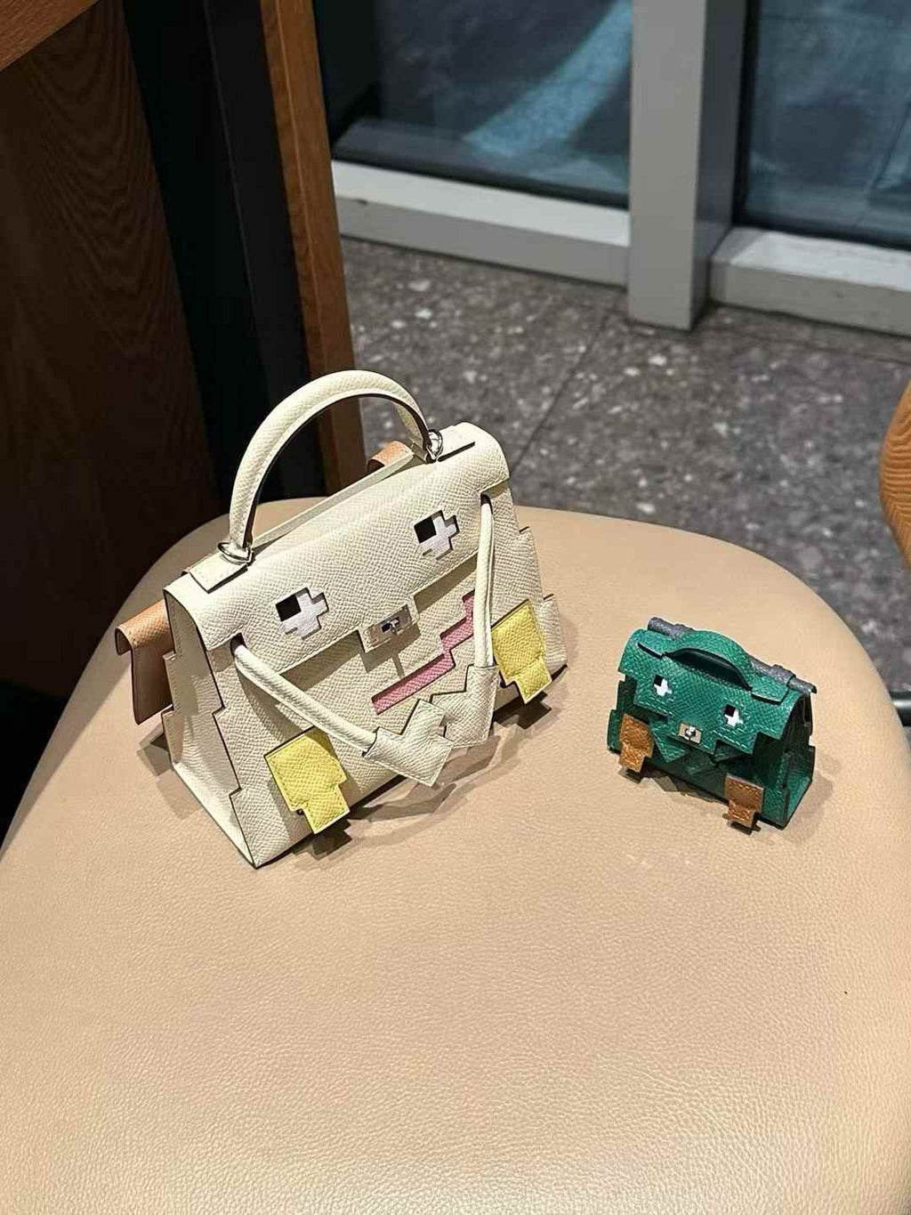 Luxury handcrafted,.Cute keychains and backpack charms made of genuine leather 钥匙、背包手工真皮挂件（副本）