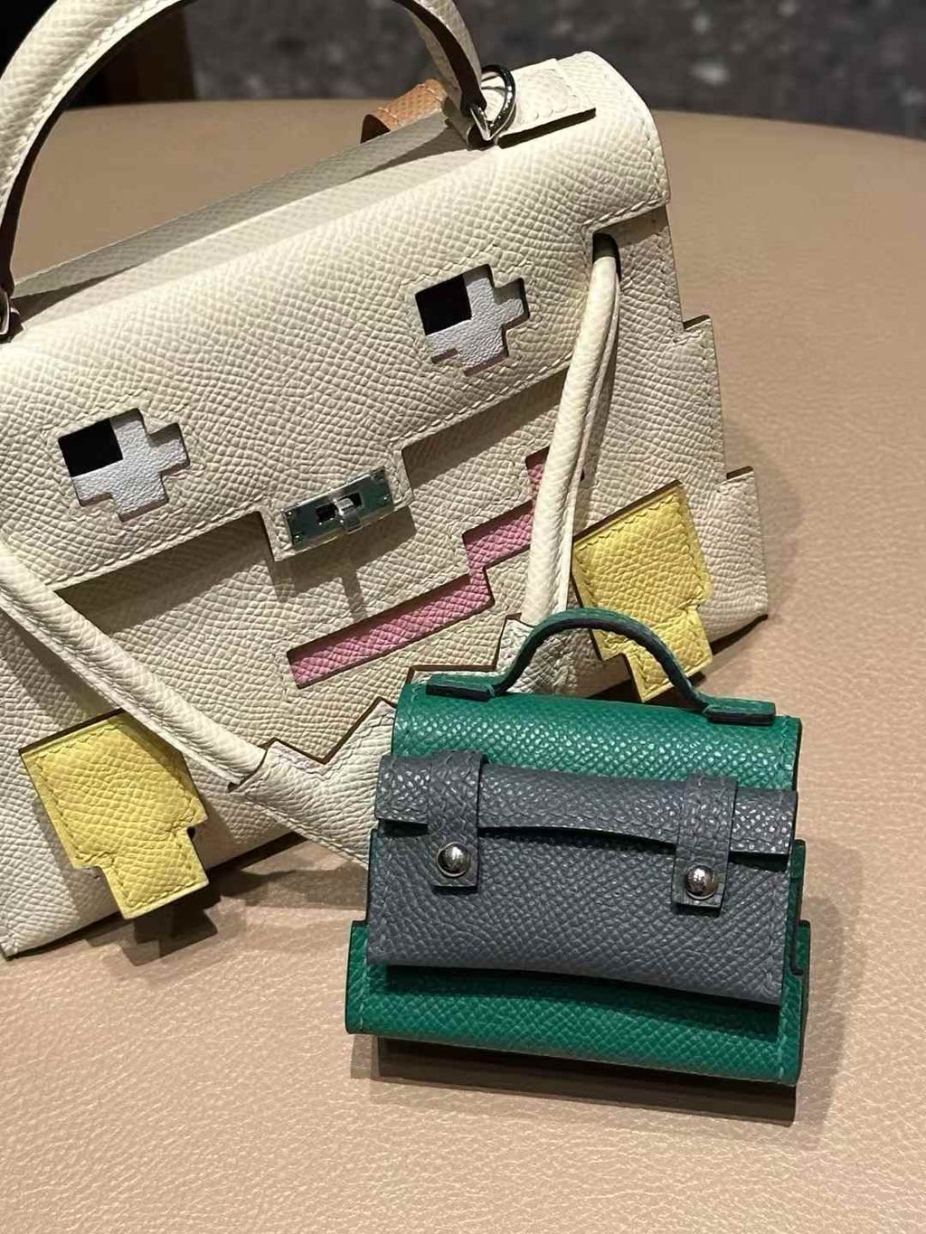 Luxury handcrafted,.Cute keychains and backpack charms made of genuine leather 钥匙、背包手工真皮挂件（副本）