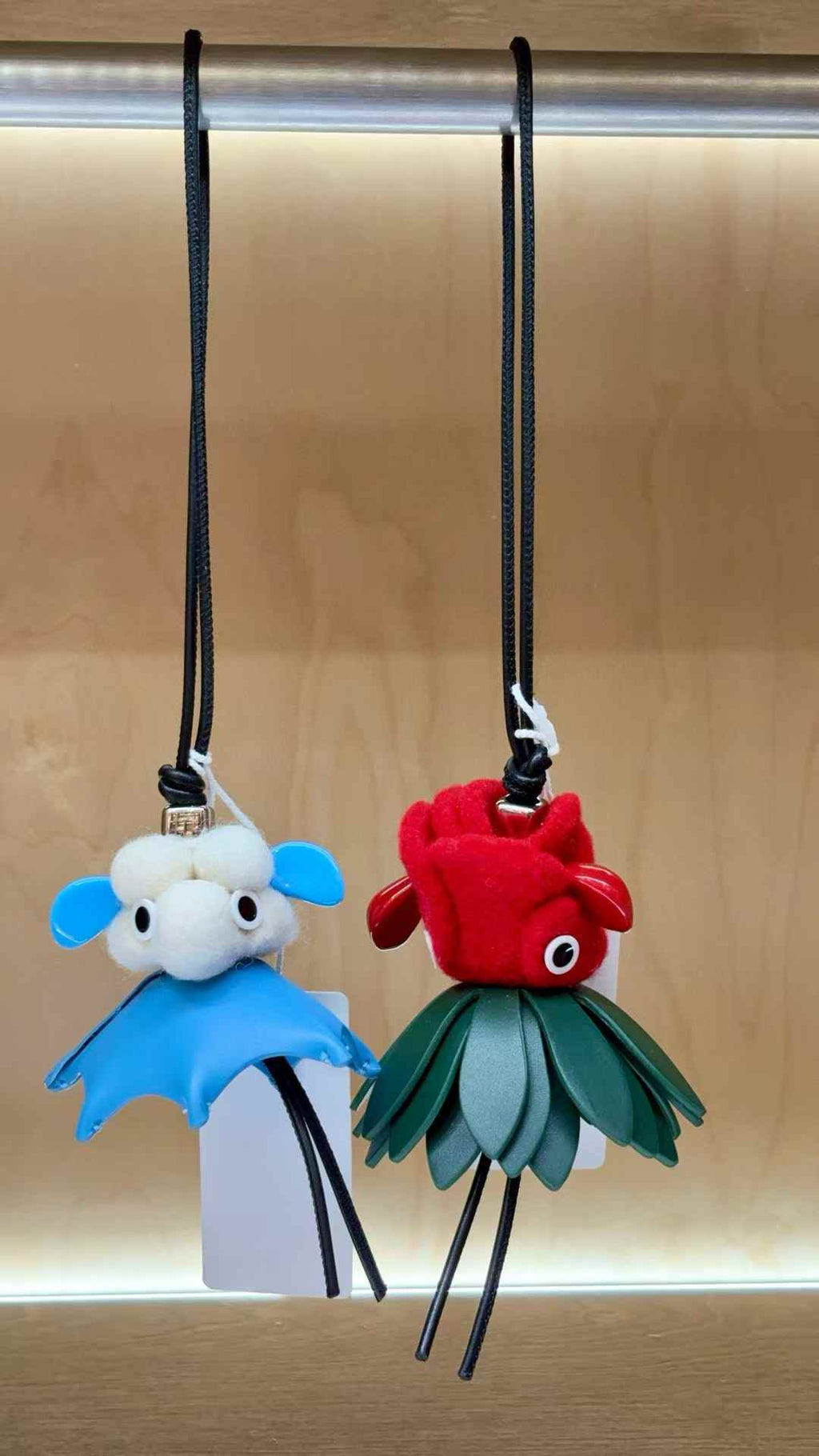 Luxury handcrafted.Cute keychains and backpack, charms made of genuine leather 钥匙、背包手工真皮挂件..（副本）