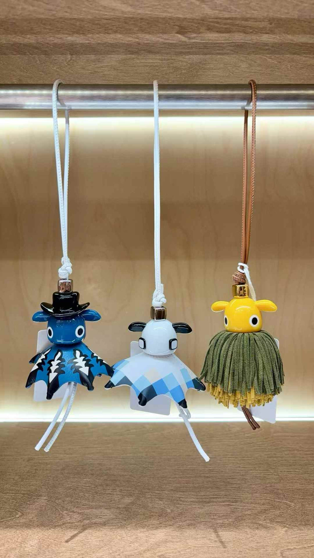Luxury handcrafted .Cute keychains and backpack charms made of genuine leather 钥匙、背包手工真皮挂件）（副本）（副本）
