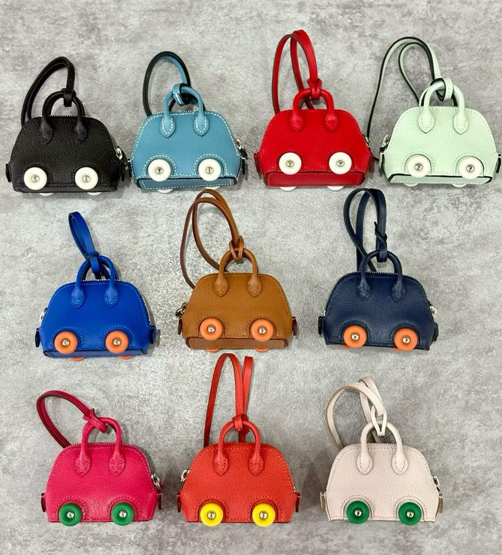 Luxury handcrafted,.Cute keychains and backpack charms made of genuine leather 钥匙、背包手工真皮挂件（副本）