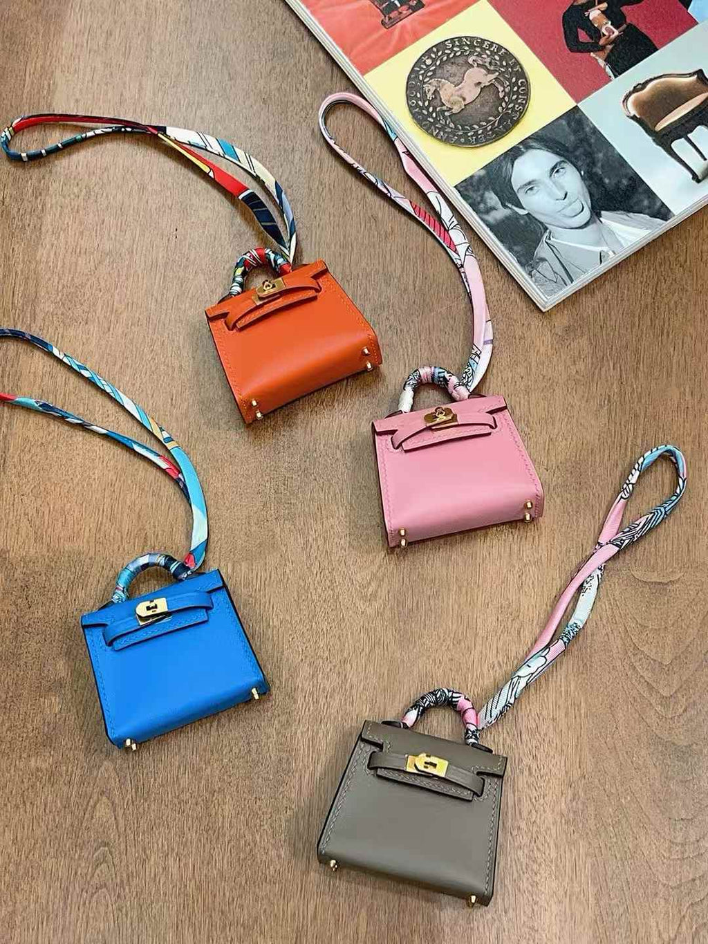 Luxury handcrafted,.Cute keychains and backpack charms made of genuine leather 钥匙、背包手工真皮挂件（副本）