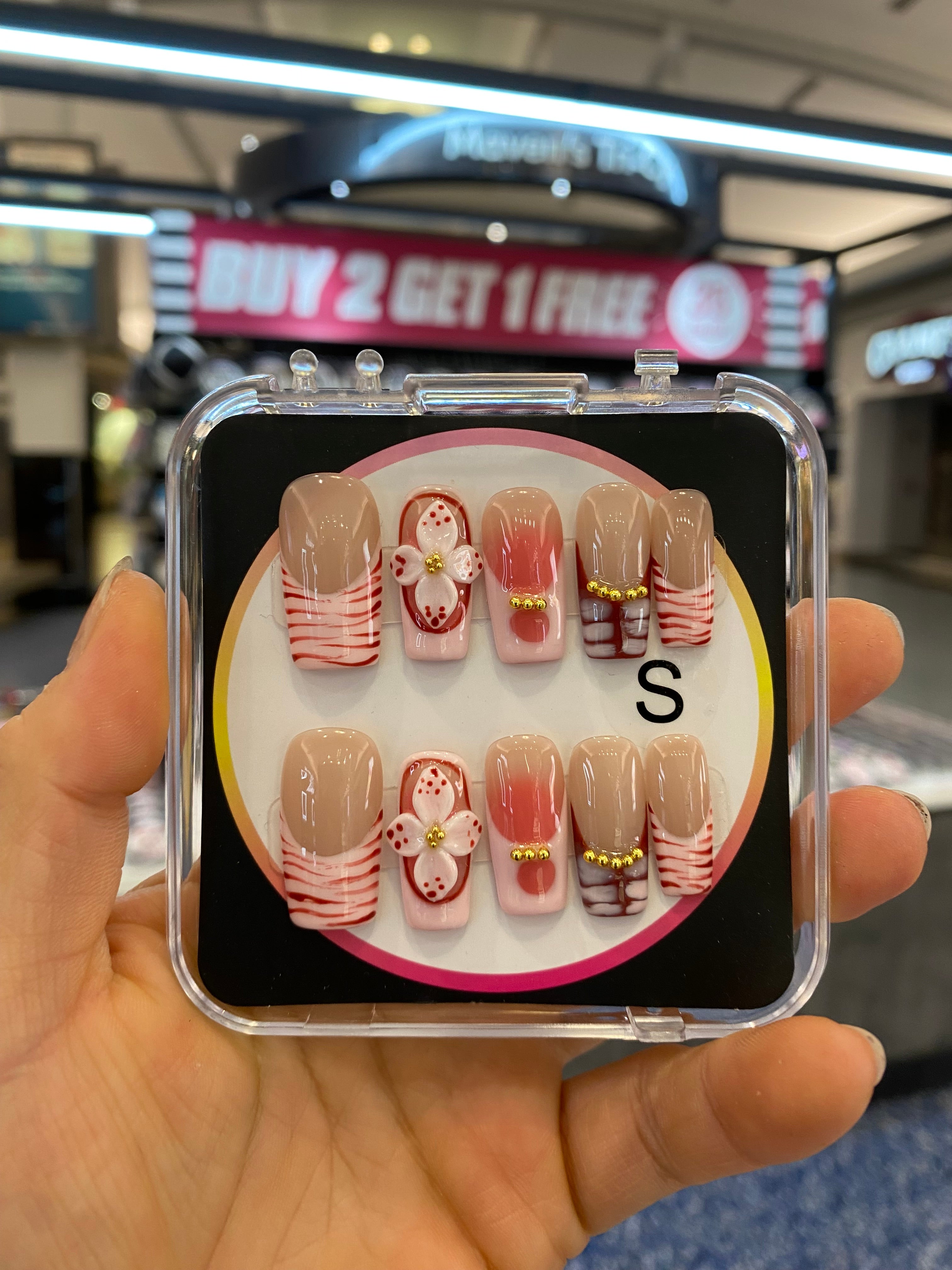 press-on nails ＄35     009