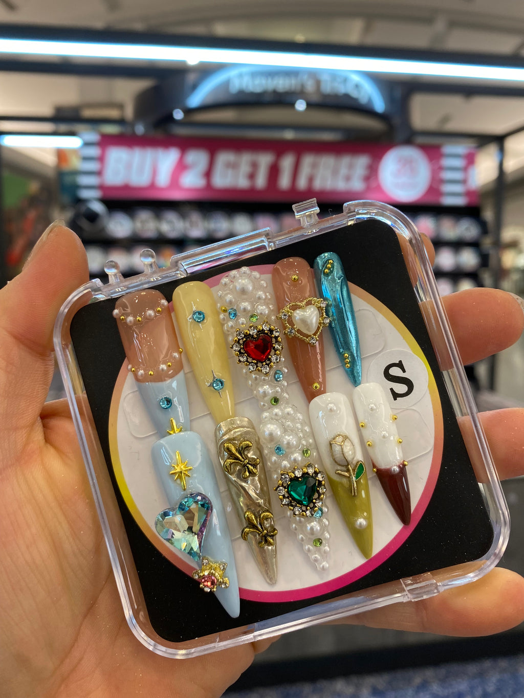 press-on nails $35     024