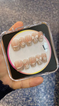 press-on nails ＄35  A001