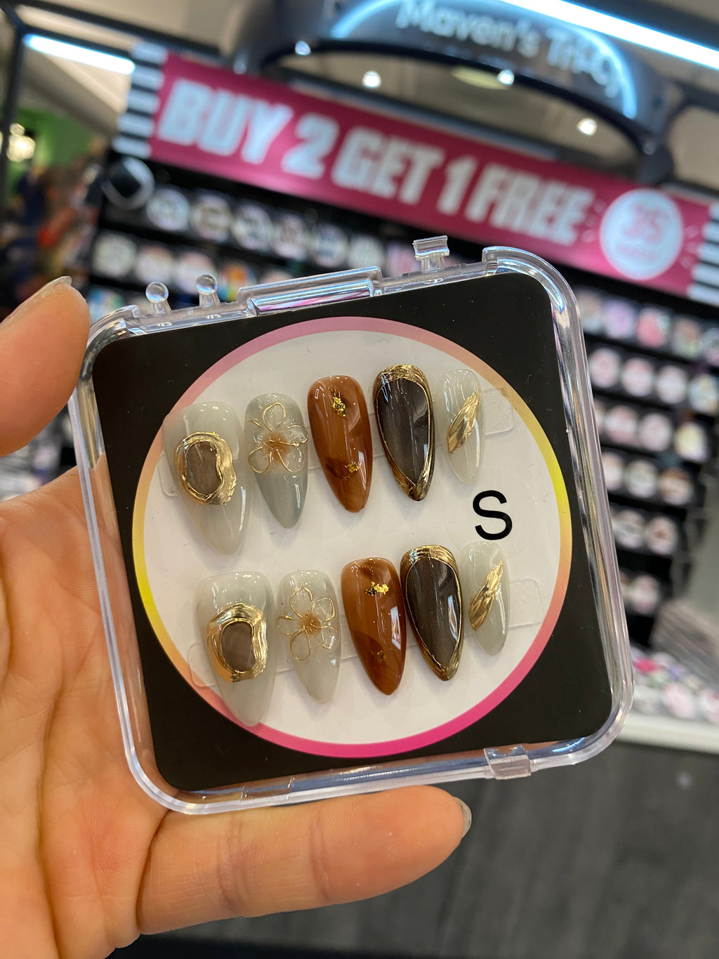 press-on nails ＄35     017