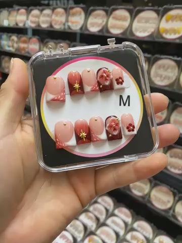 press-on nails ＄35     004