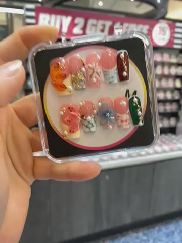 press-on nails ＄35     007