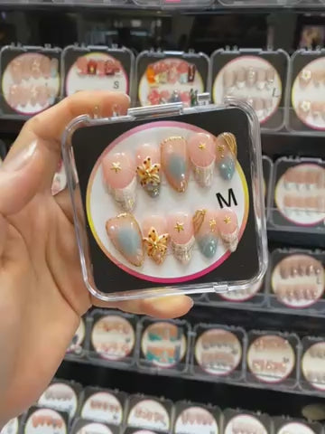 press-on nails ＄35     008